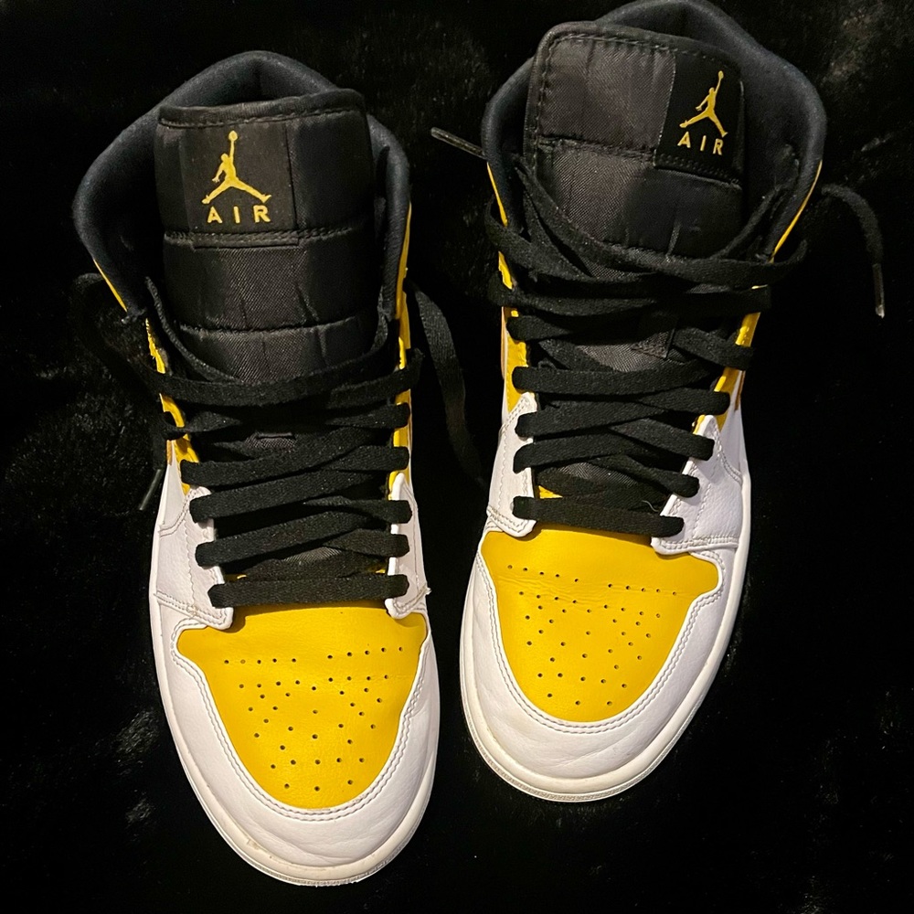 Yellow, black and white , size 10
